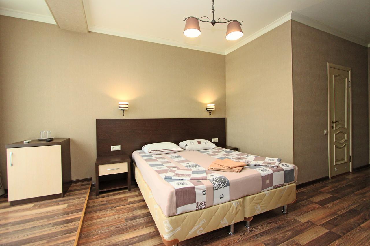 Новороссийская 77. Отель Ламанш Анапа. Анапа Amfora Resort. Амфора Витязево. Хостел Курчатовский Ламанш.